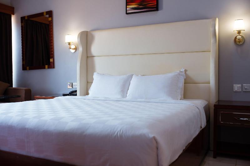 Crismon Hotel image