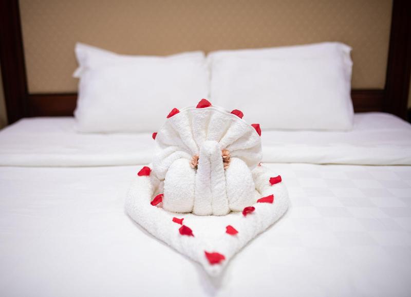 Crismon Hotel image