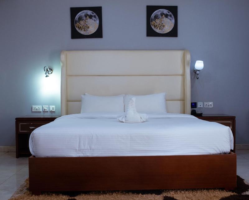 Crismon Hotel image
