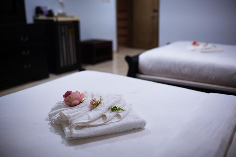 Crismon Hotel image
