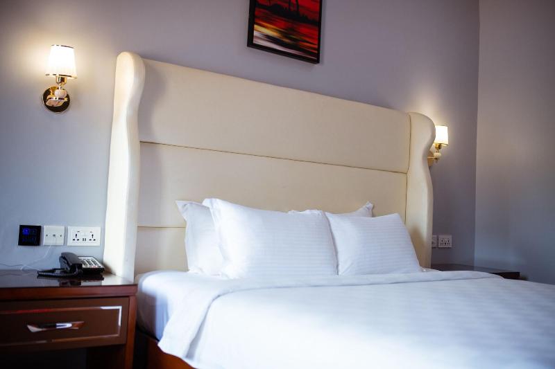 Crismon Hotel image
