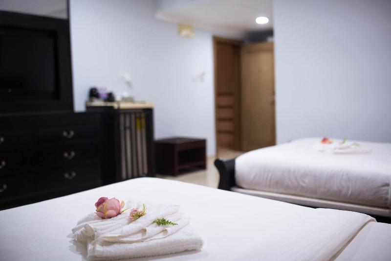 Crismon Hotel image