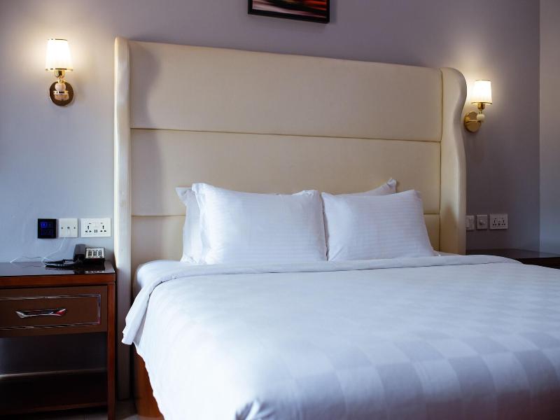 Crismon Hotel image