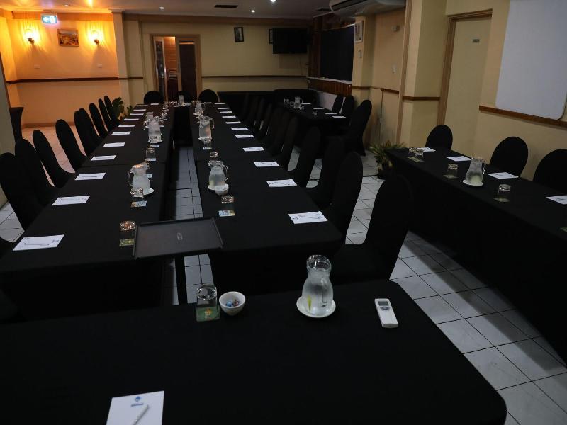 Huon Gulf Hotel & Apartments image