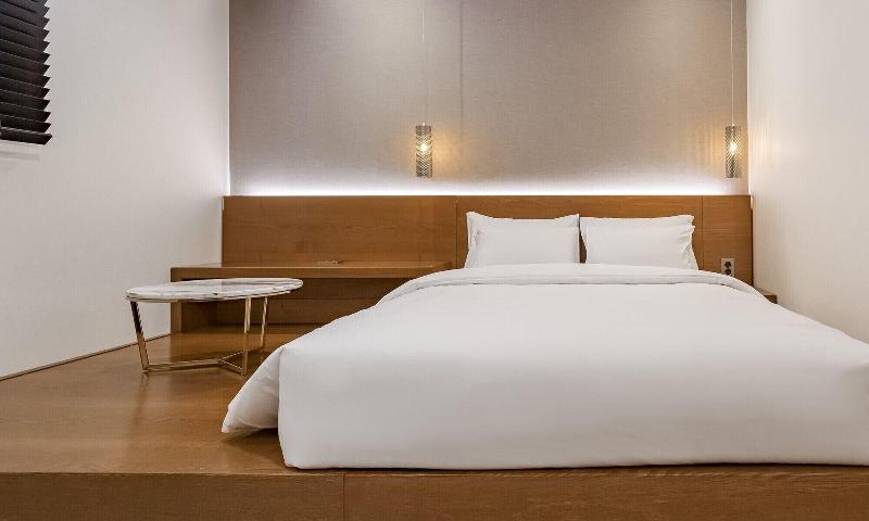 Stubborn Hotel image