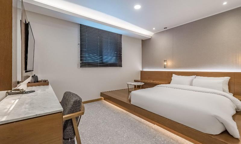 Stubborn Hotel image