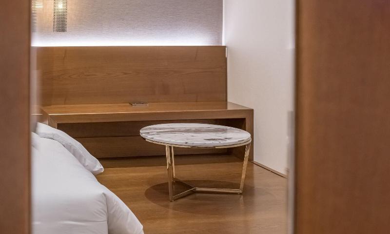 Stubborn Hotel image