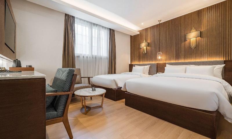 Stubborn Hotel image