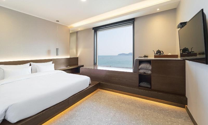 Stubborn Hotel image