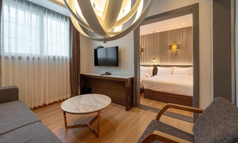 Stubborn Hotel image