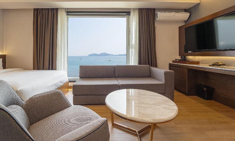 Stubborn Hotel image
