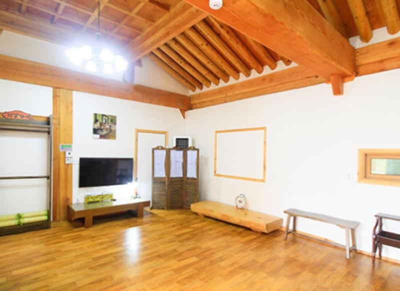 Suncheon Moonlight Love Hanok Pension image