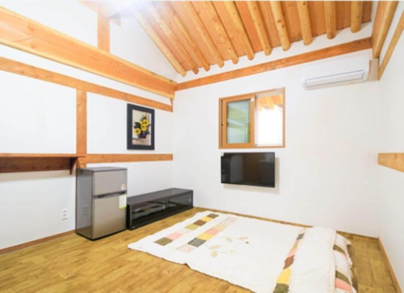 Suncheon Moonlight Love Hanok Pension image