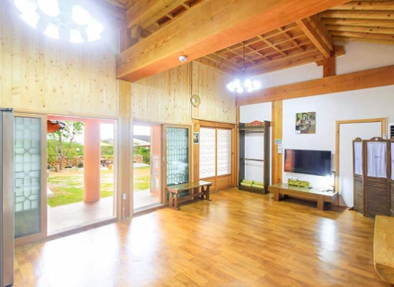 Suncheon Moonlight Love Hanok Pension image