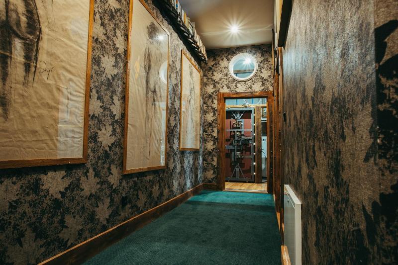 Divná Pani Luxury Gallery Rooms — view