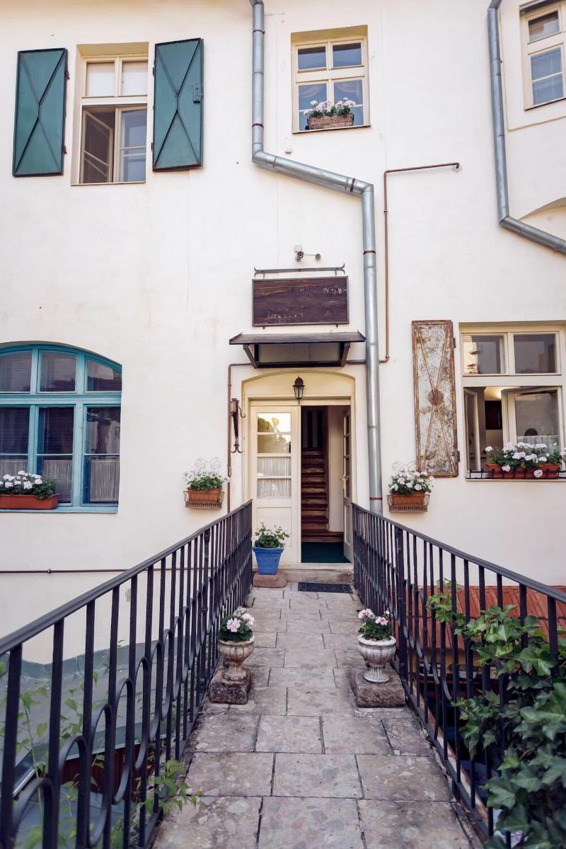 Divná Pani Luxury Gallery Rooms — exterior view