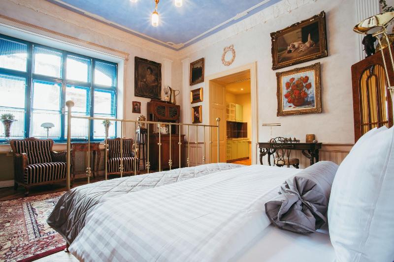 Divná Pani Luxury Gallery Rooms image