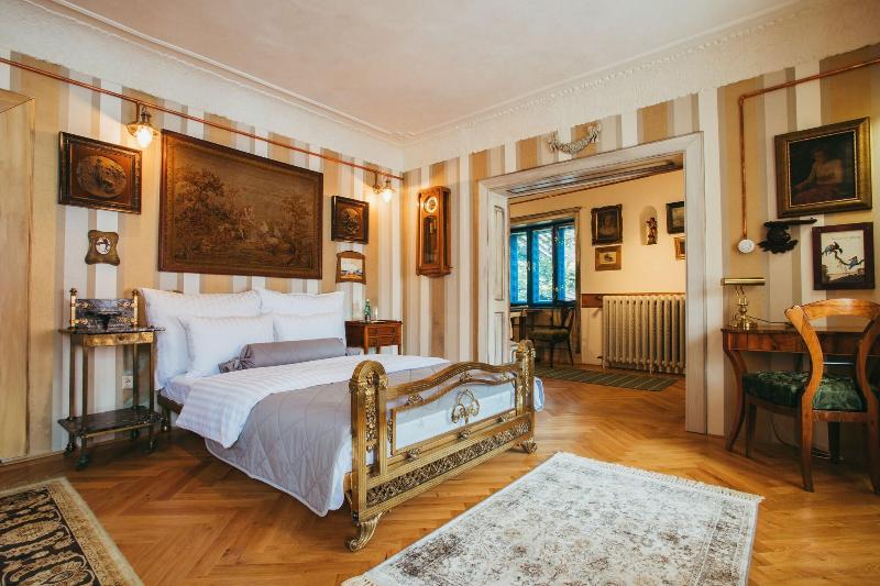 Divná Pani Luxury Gallery Rooms image