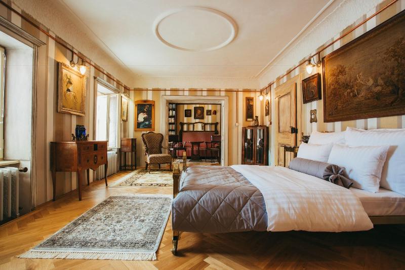Divná Pani Luxury Gallery Rooms image