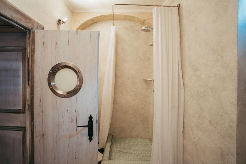 Divná Pani Luxury Gallery Rooms image