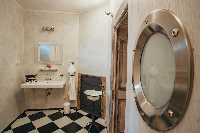 Divná Pani Luxury Gallery Rooms image