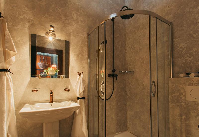 Divná Pani Luxury Gallery Rooms image