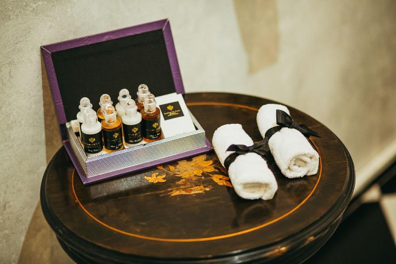 Divná Pani Luxury Gallery Rooms image