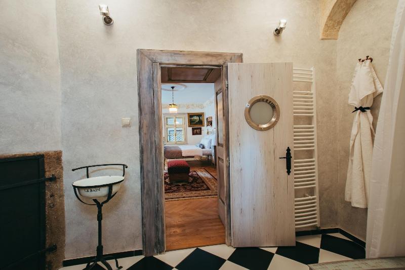 Divná Pani Luxury Gallery Rooms image