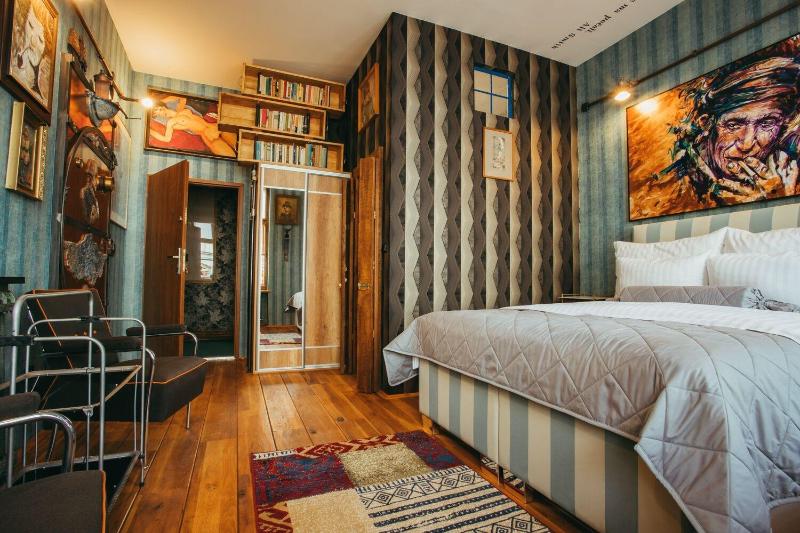 Divná Pani Luxury Gallery Rooms image