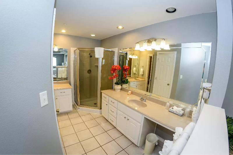 DOUBLE Accessible KING SIZE BED