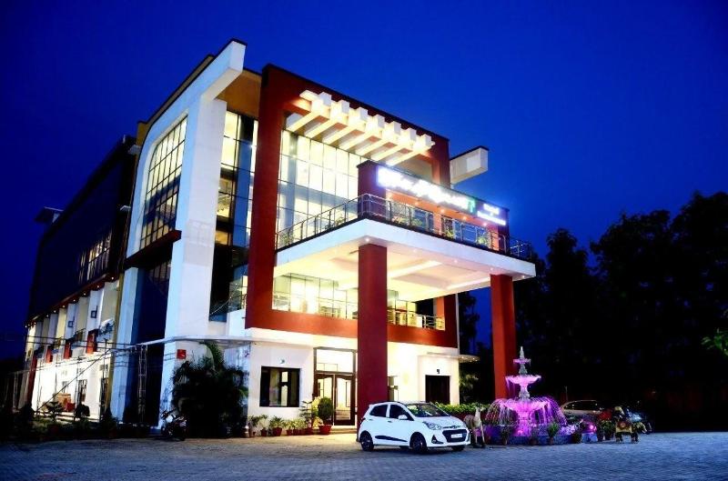 Taraji Resort Hotel And Restaurant image