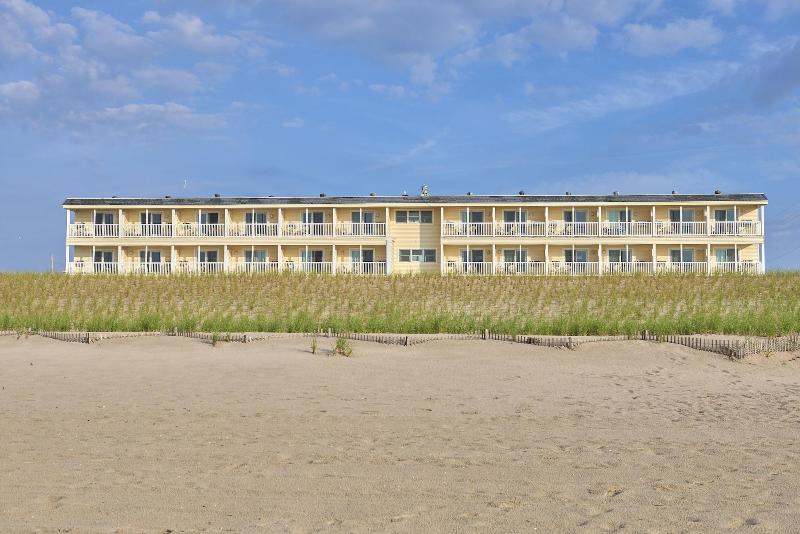 Drifting Sands Oceanfront Hotel image