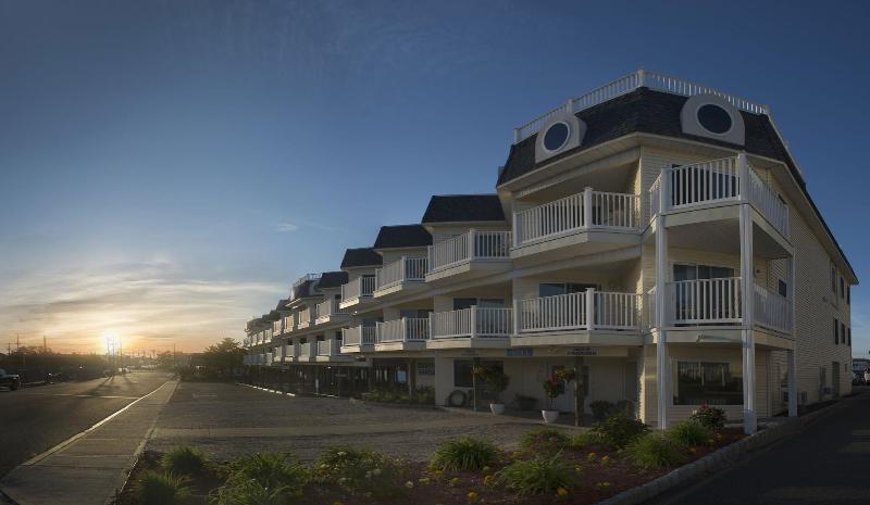 Drifting Sands Oceanfront Hotel image