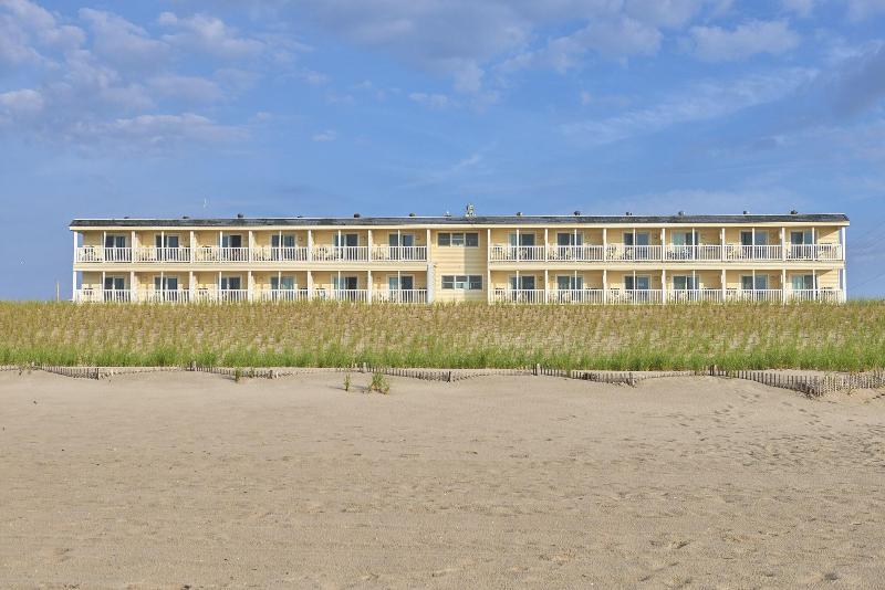 Drifting Sands Oceanfront Hotel image