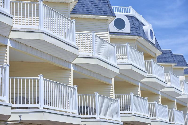 Drifting Sands Oceanfront Hotel image