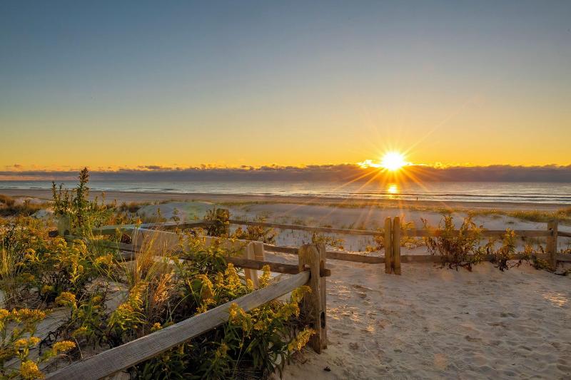 Drifting Sands Oceanfront Hotel image