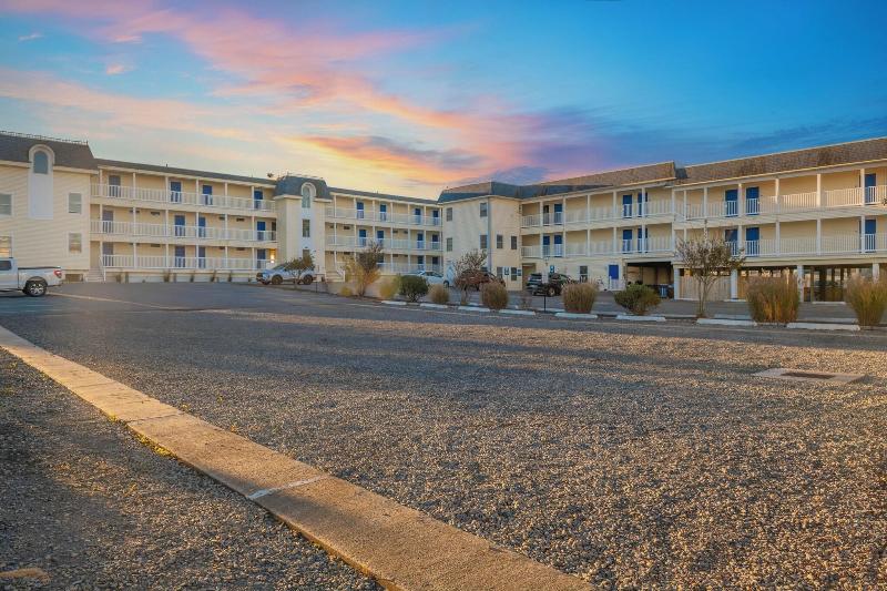 Drifting Sands Oceanfront Hotel image