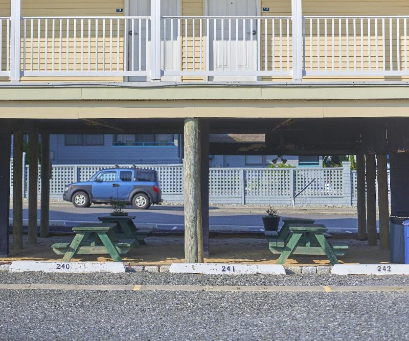 Drifting Sands Oceanfront Hotel image