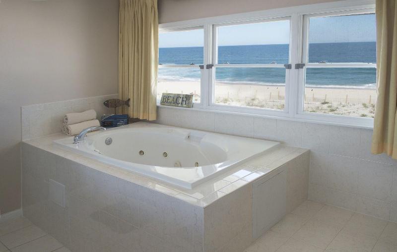 Drifting Sands Oceanfront Hotel image