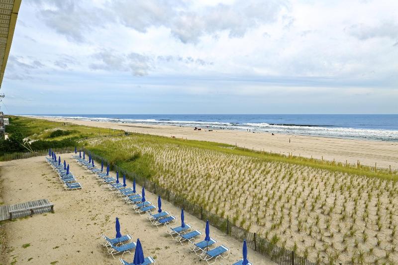 Drifting Sands Oceanfront Hotel image