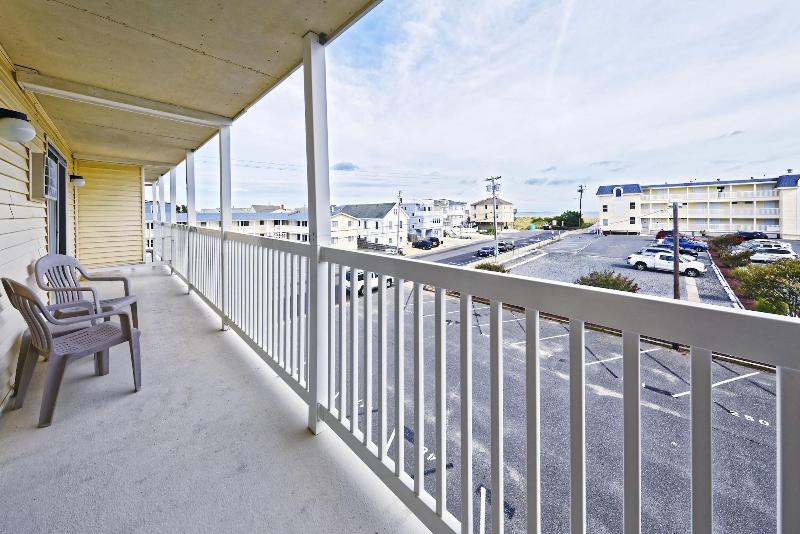 Drifting Sands Oceanfront Hotel image