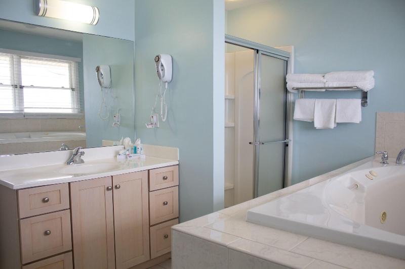 Drifting Sands Oceanfront Hotel image