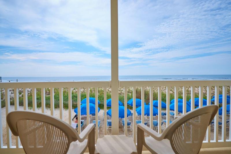 Drifting Sands Oceanfront Hotel image