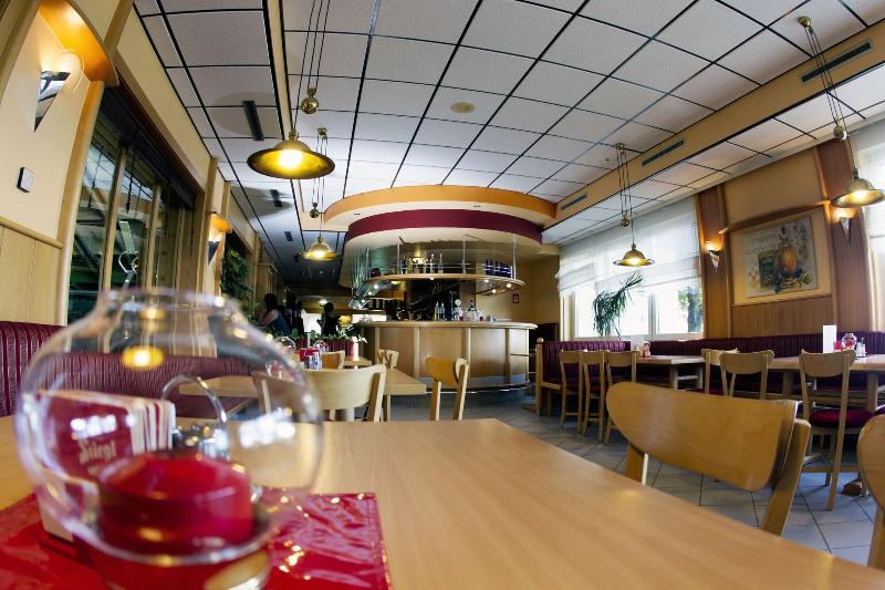 Tennis- und Freizeitzentrum Neudörfl image