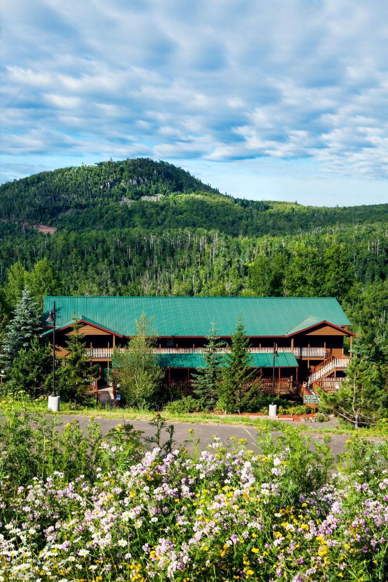 Eagle Ridge Resort At Lutsen Mountains image