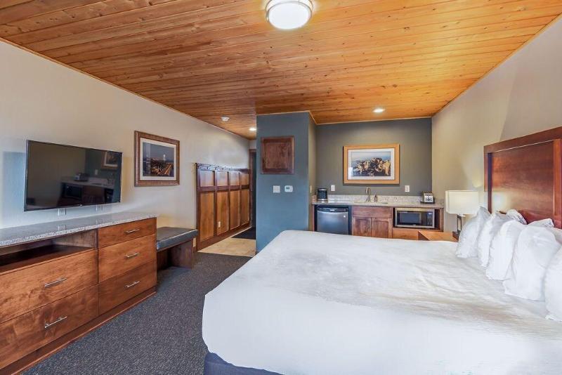 Eagle Ridge Resort At Lutsen Mountains image