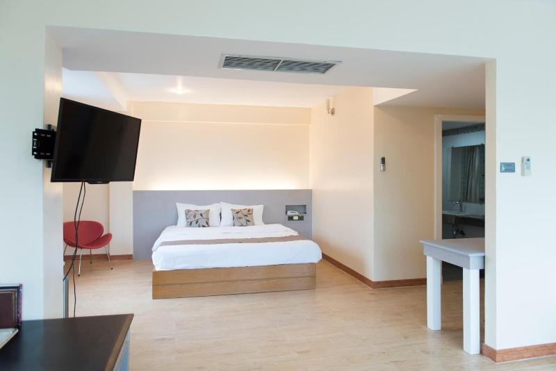 K.S. Pavilion Hotel image