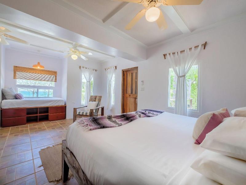 Thatch Caye, a Muy'Ono Resort image