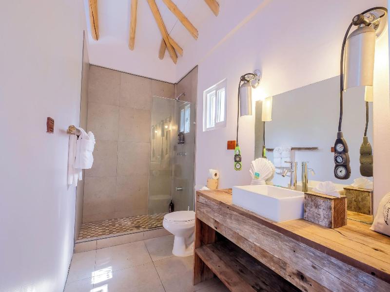 Thatch Caye, a Muy'Ono Resort image