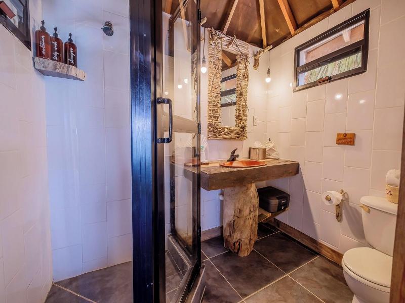 Thatch Caye, a Muy'Ono Resort image